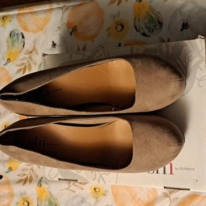 Women's Shi by Journeys' tan suede wedge causal heel 10M